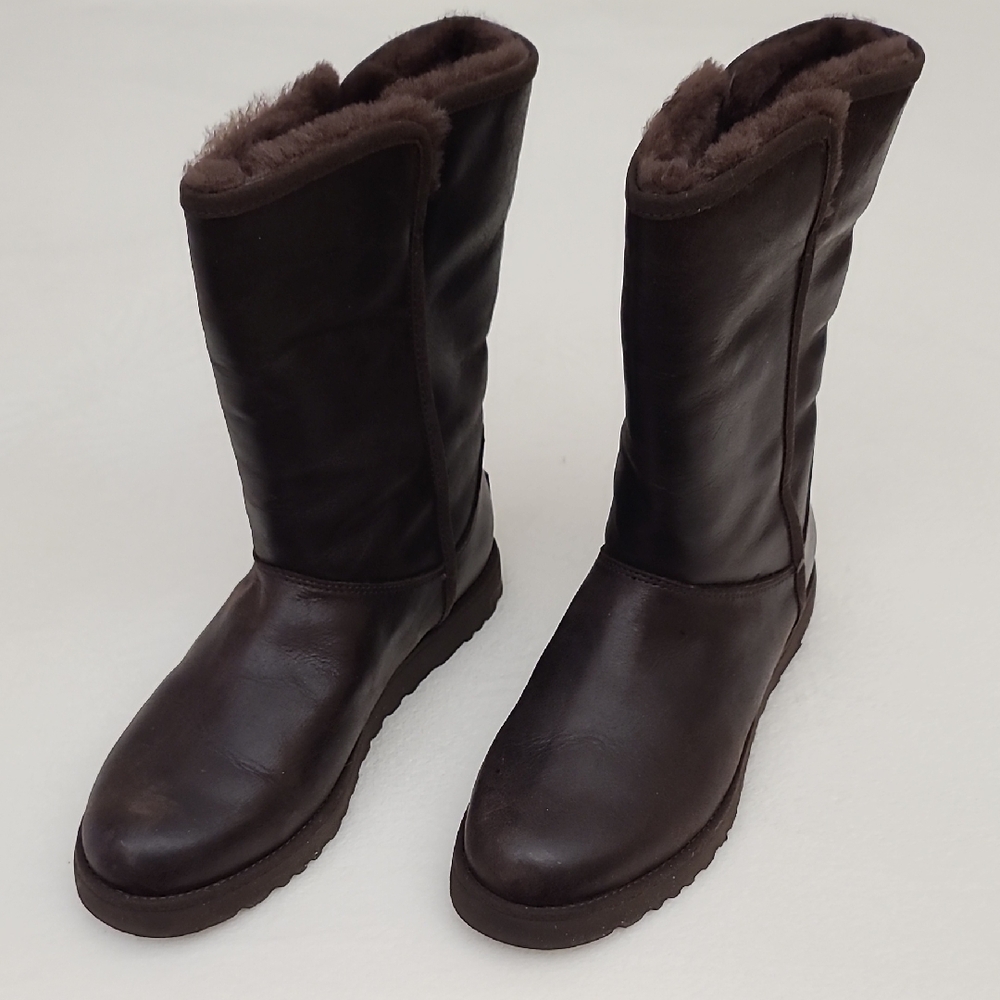 Uggs Brown Leather Treadlite Size 7.5